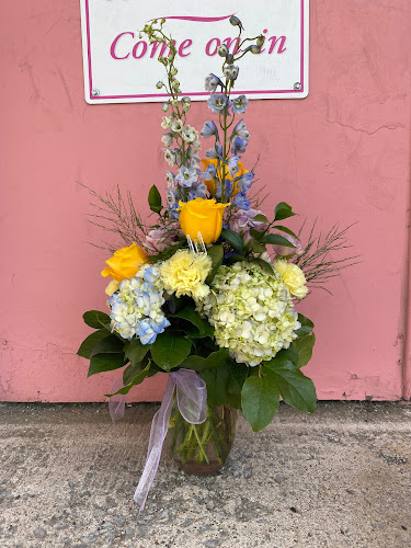Emmas-Flowers-and-Gifts.jpg