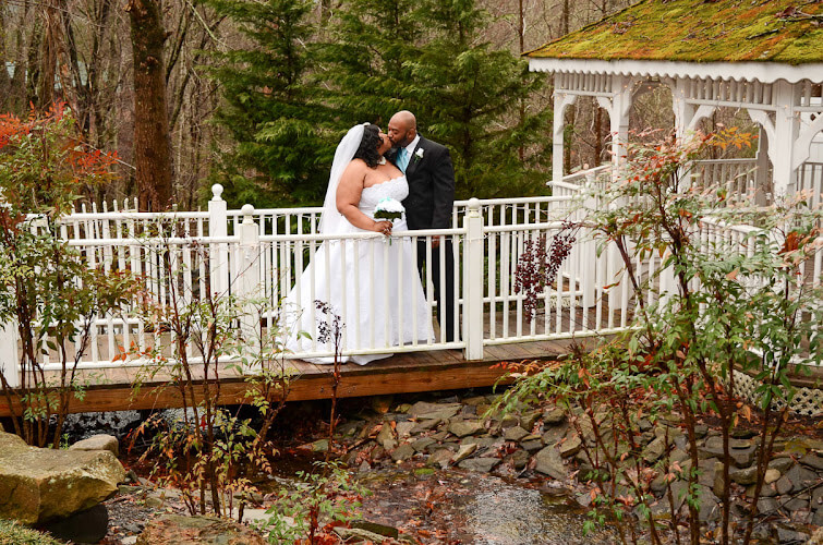 Gatlinburg-Wedding-Chapel-at-Honeymoon-Hills.jpg