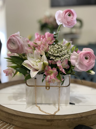 Gray-Sands-Floral-and-Gifts.jpg