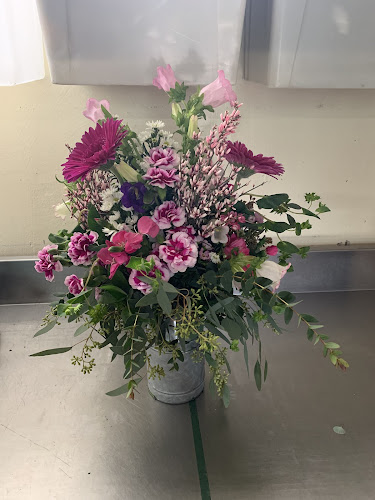 LAURAS-FLOWERS-and-GIFTS.jpg