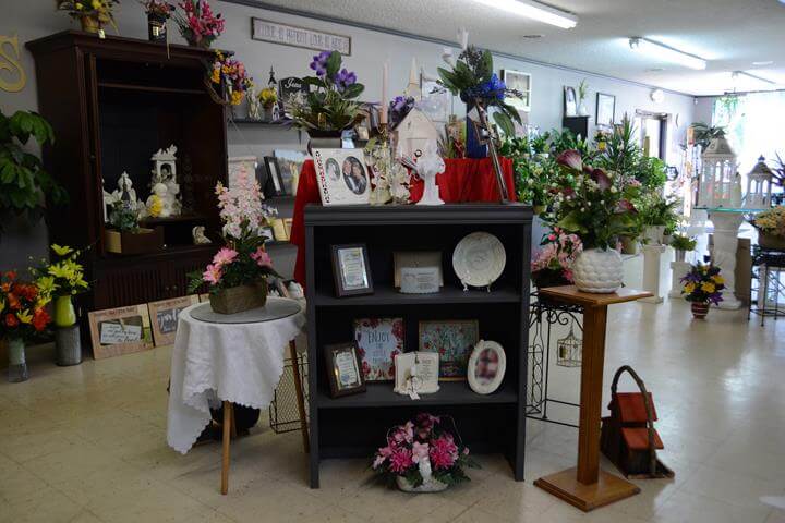 Sarahs-Flowers-and-Gifts.jpg