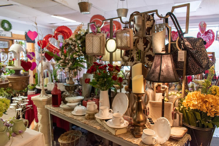 Seasons-Floral-Designs-and-Gifts.jpg