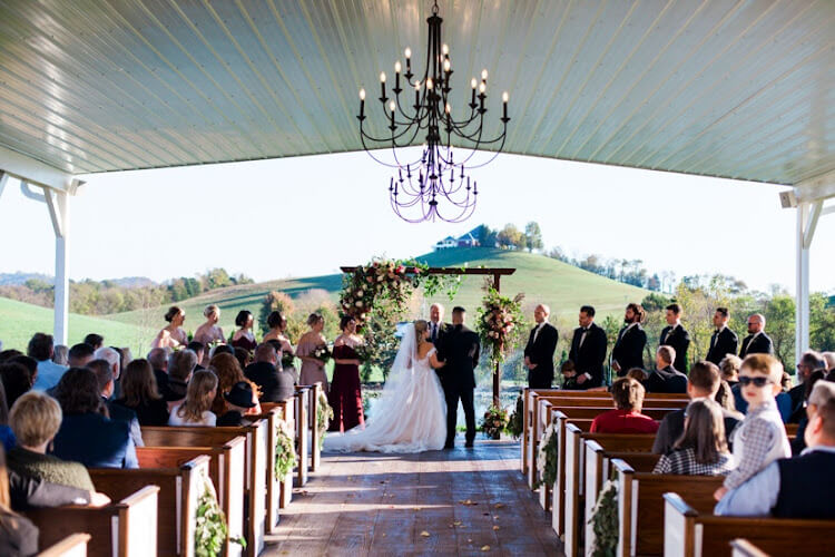 The-White-Dove-Barn.jpg