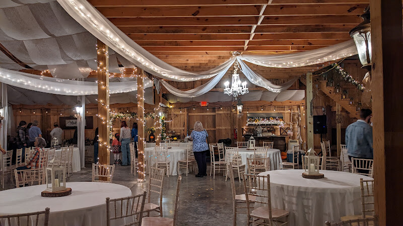Twin-Oaks-Manor-Barn-Weddings-Receptions.jpg